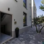 Balmis House B * ماكارسكا
