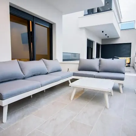 Balmis House B Apartman Makarska