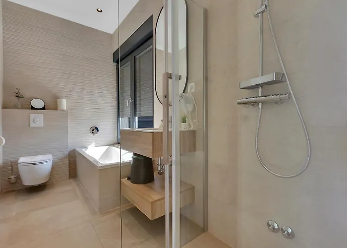 Balmis House B * ماكارسكا